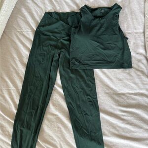 Aerie Deep Green sports bra and leggings